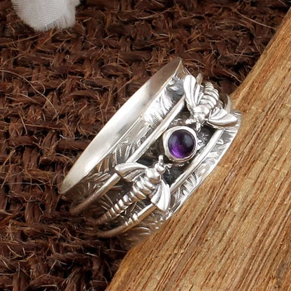 Anillo de meditación con piedra preciosa morada de abeja