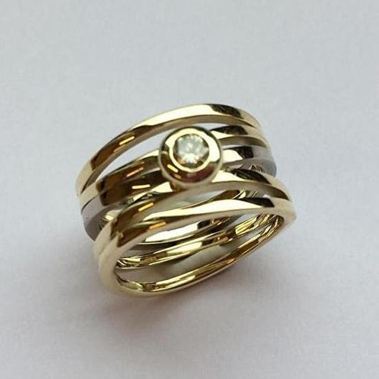 Bague vintage à plusieurs niveaux et incrustation de zircone
