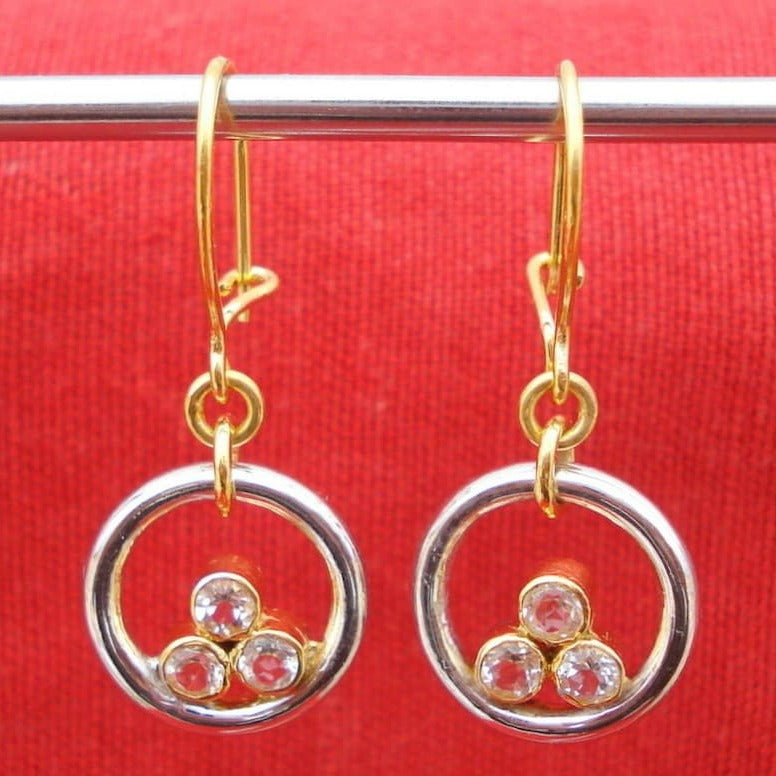 Boucles d'oreilles vintage en or et argent à triple zircone 