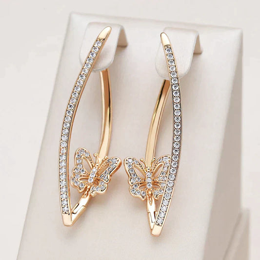 Elegantes pendientes de mariposa brillante