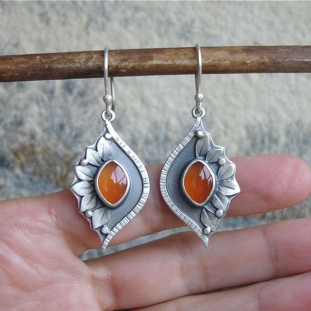 Pendientes bohemios naranjas con cristales 