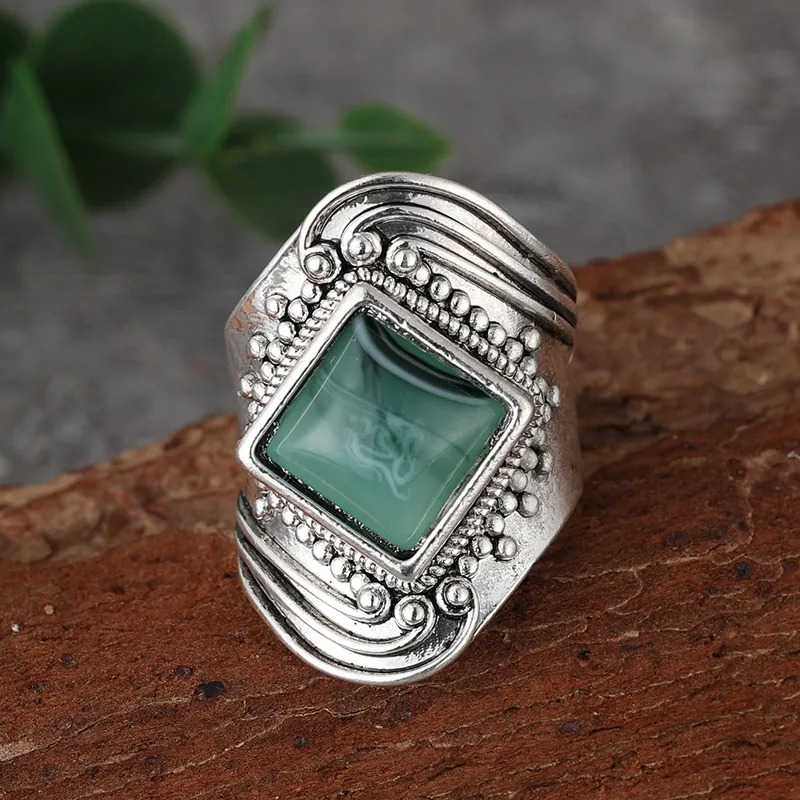 Anillo vintage de piedra verde 