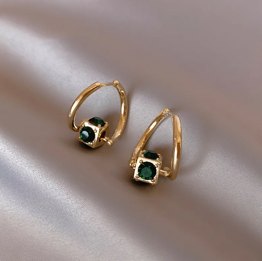 Elegantes pendientes verdes en oro 