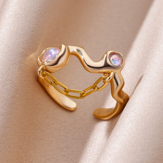 Anillo de circonita cósmica dorada 