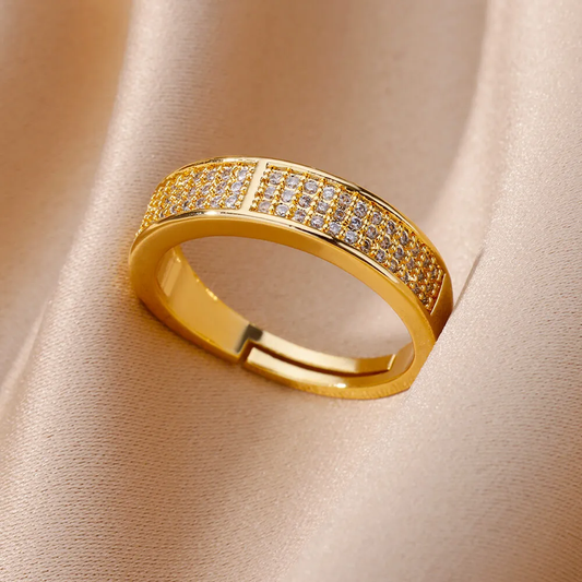Anillo de circonita con incrustaciones doradas 