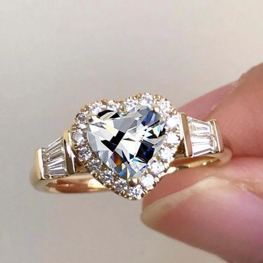 Elegante anillo de corazón de circonita 