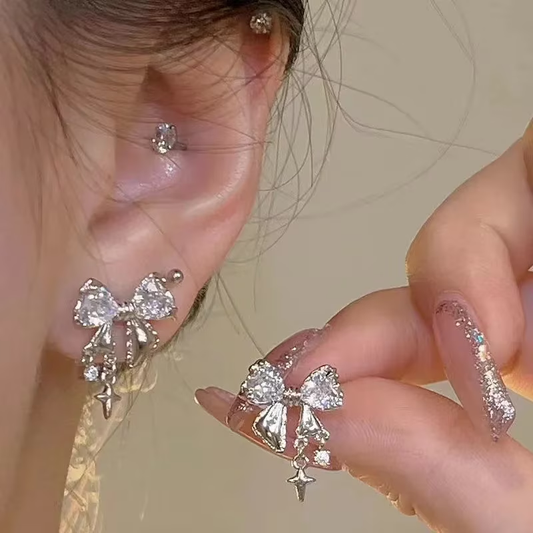 Pendientes elegantes y brillantes 