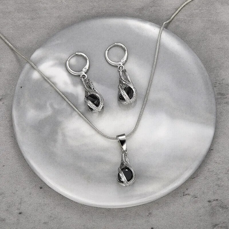 Elegante conjunto de plata con cristales negros 