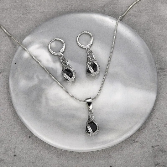 Elegante conjunto de plata con cristales negros 