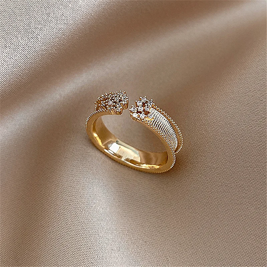 Bague élégante et brillante