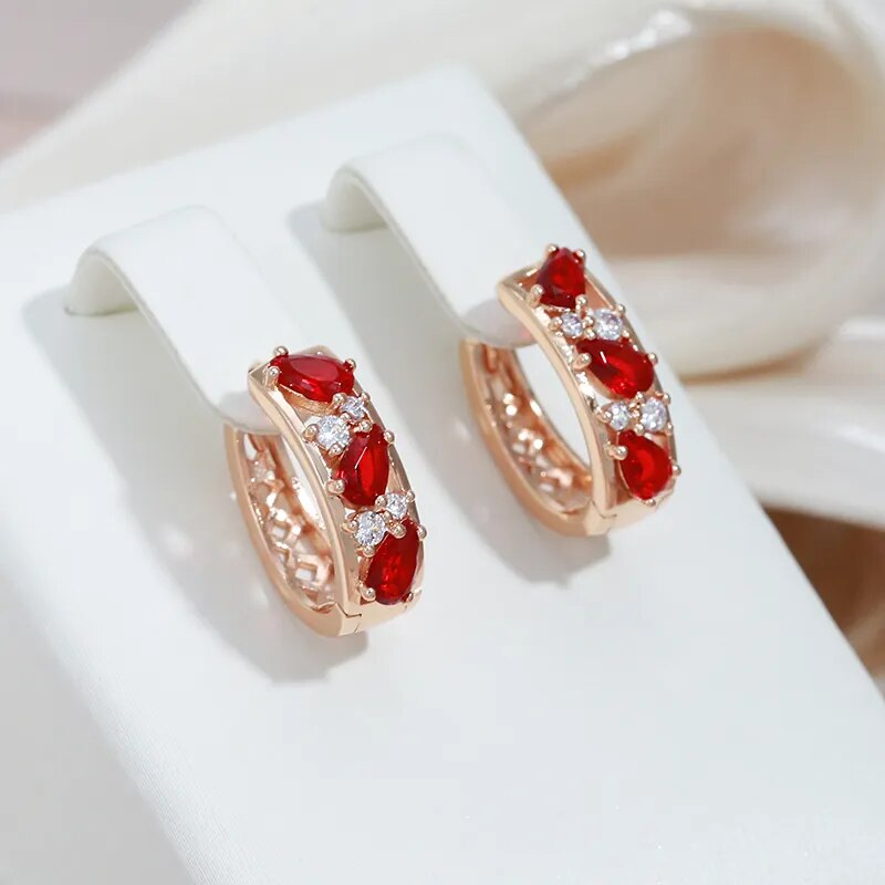 Elegantes pendientes con incrustaciones de circonitas rojas
