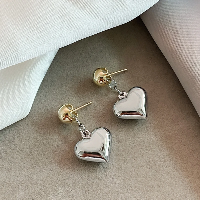 Elegantes pendientes de corazón de plata 