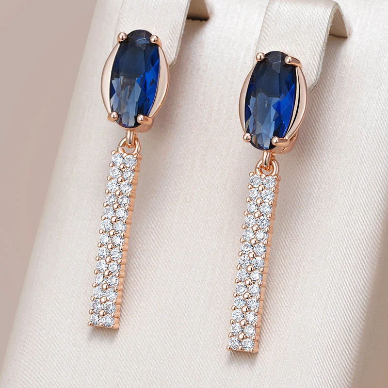 Elegantes pendientes colgantes de cristal azul brillante 