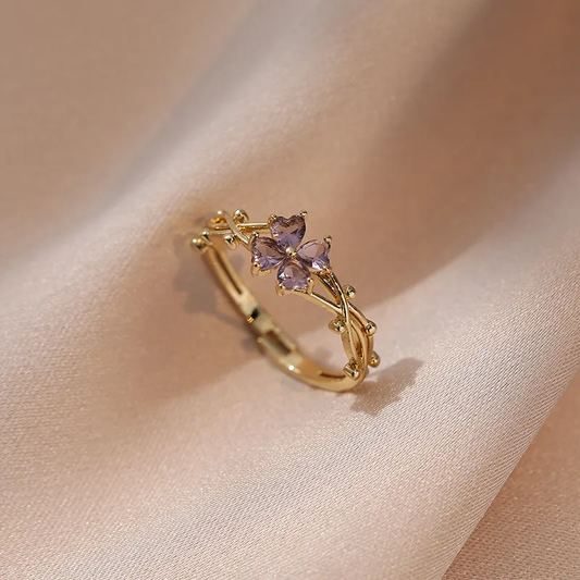 Bague élégante en or avec fleur de cristal 