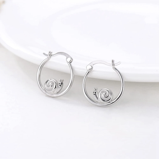 Boucles d'oreilles élégantes en argent en forme d'escargot 