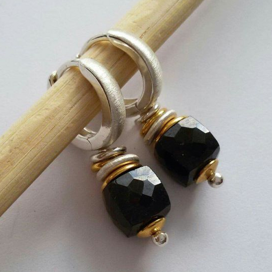 Vintage Black Stone Gold Earrings
