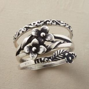 Anillo vintage de plata con capas de flores 