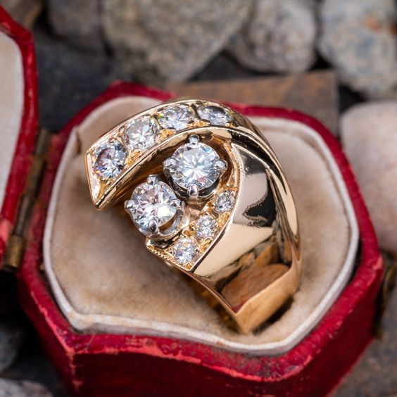 Bague vintage irrégulière en zircone dorée