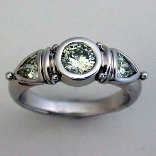 Anillo vintage de plata con cristal verde 