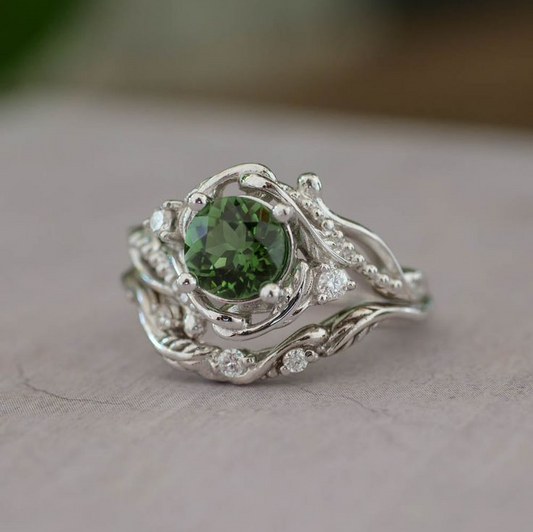Anillo vintage con rama de piedra verde 