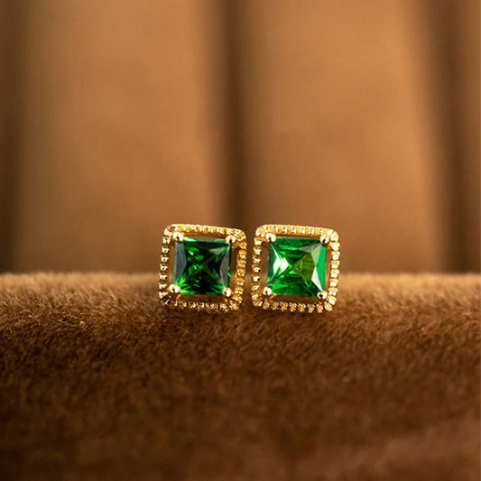 Pendientes cuadrados dorados con piedras preciosas verdes