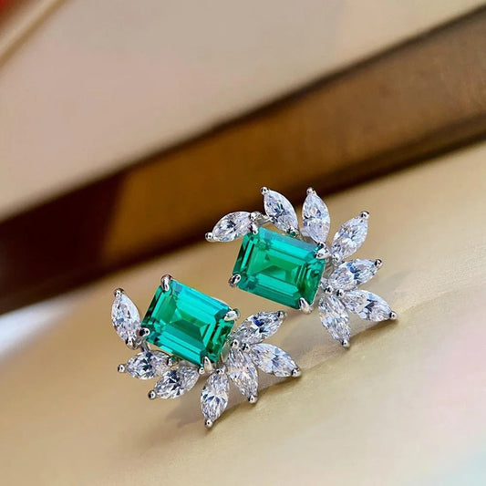 Pendientes de piedra preciosa rectangular verde y pétalos blancos brillantes
