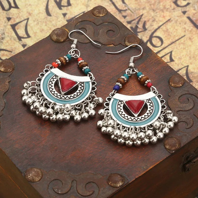 Pendientes bohemios geométricos rojos y azules hechos a mano