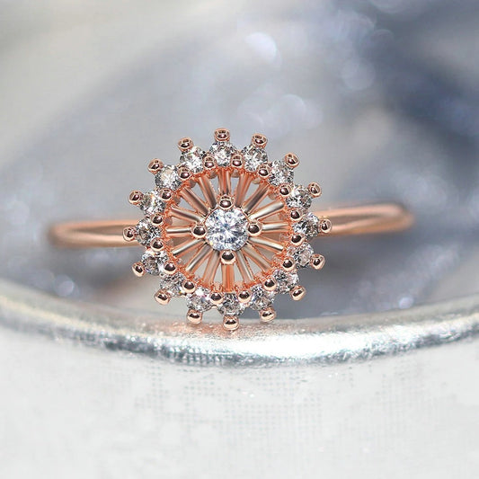 Bague classique en or rose avec cristal en forme de soleil