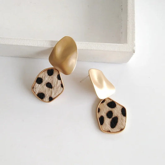 Pendientes colgantes con estampado abstracto de leopardo dorado