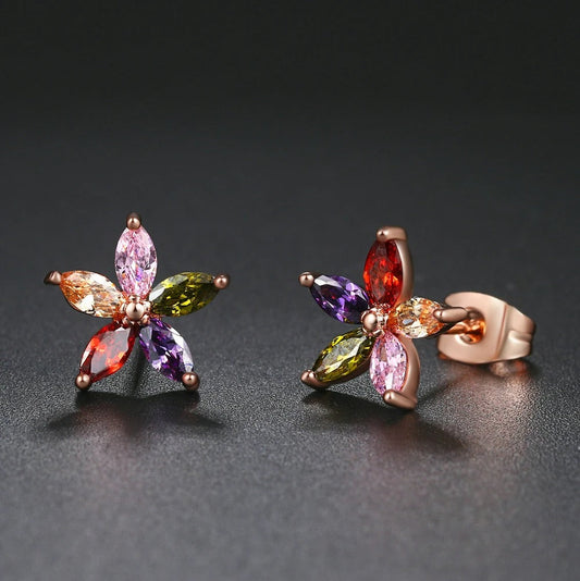 Pendientes atemporales de oro rosa con forma de flor y piedras preciosas vibrantes