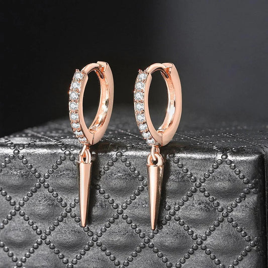 Pendientes con incrustaciones de cristal de oro rosa y colgante con pinchos