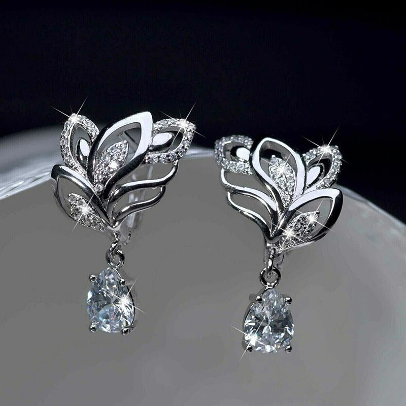 Pendientes florales brillantes de cristal plateado
