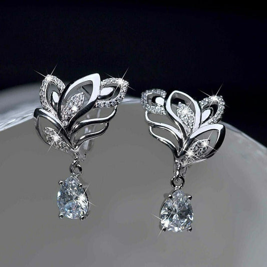 Pendientes florales brillantes de cristal plateado