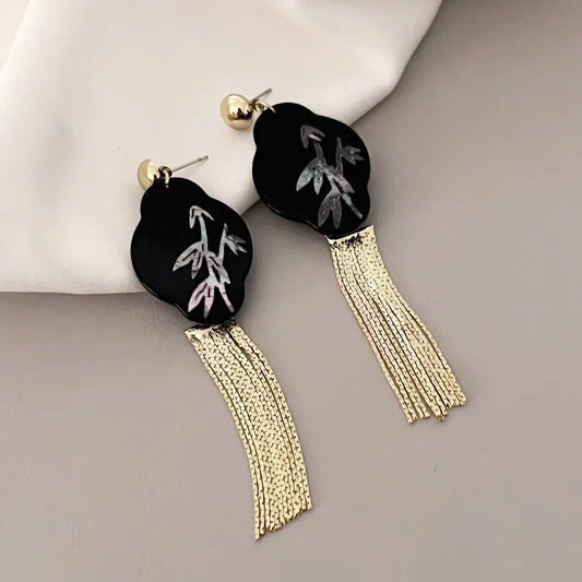 Pendientes colgantes vintage de bambú con borlas negras y doradas
