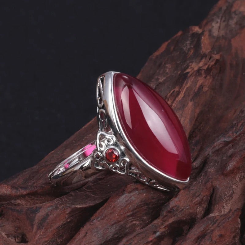 Bague ajustable classique en argent avec pierre rouge taille marquise