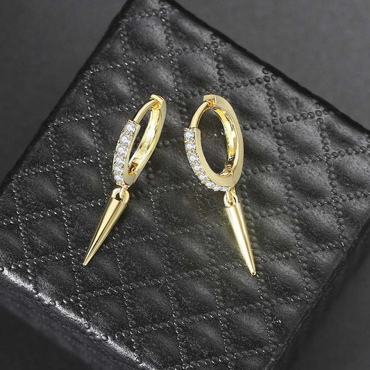 Pendientes colgantes con diseño de cristales brillantes y púas en dorado