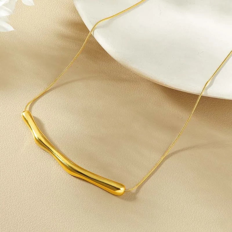 Collier pendentif vintage en lingot d'or froissé