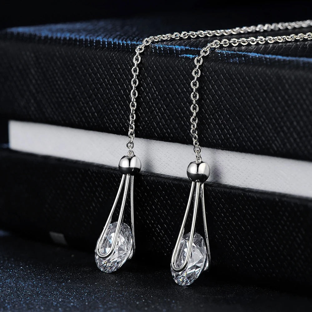 Boucles d'oreilles classiques en argent avec cristal étincelant en forme de larme