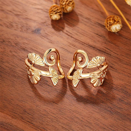 Pendientes de clip con rizo floral dorado