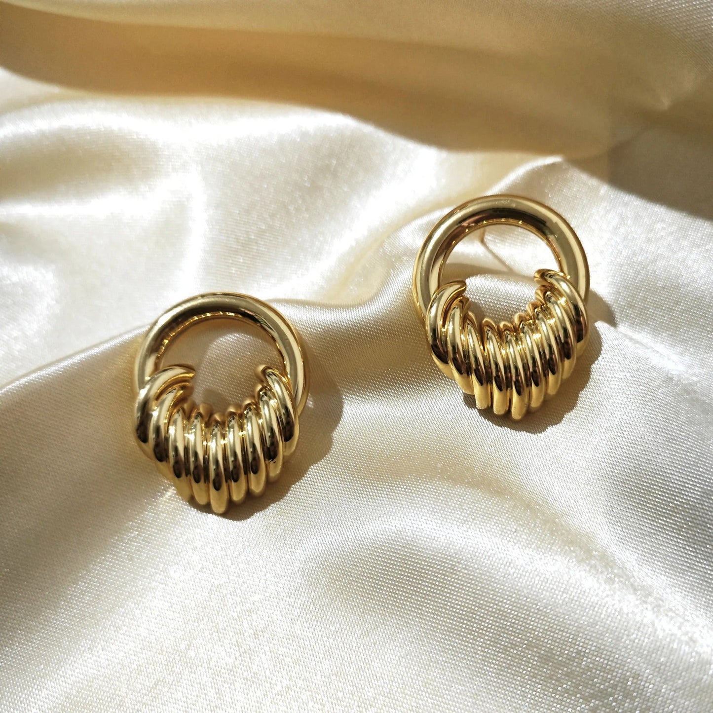 Pendientes de aro en espiral de oro