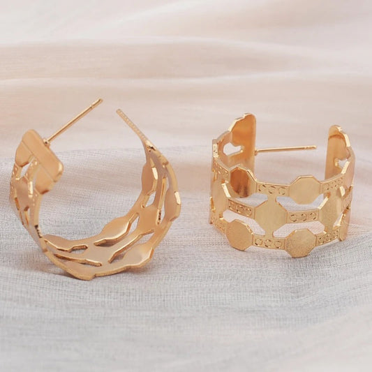 Pendientes colgantes anchos en forma de C de oro