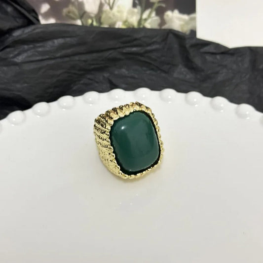 Bague ajustable vintage dorée et texturée en pierre verte