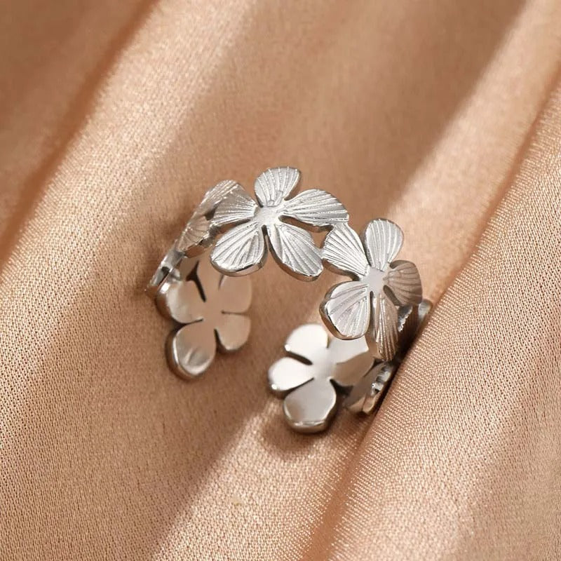 Anillo abierto vintage de plata con estampado floral