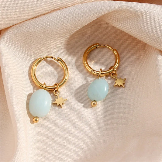 Pendientes de aro vintage dorados con cuentas de aguamarina y estrellas
