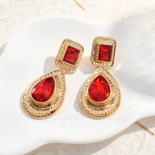 Pendientes colgantes vintage dorados con piedras preciosas rojas