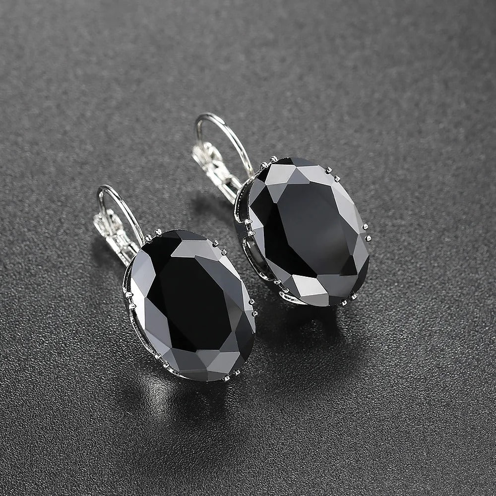 Boucles d'oreilles classiques en pierre noire