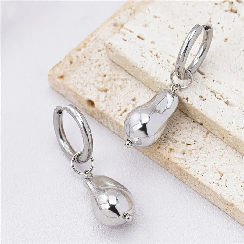 Pendientes de aro con detalle de pera liso de plata retro
