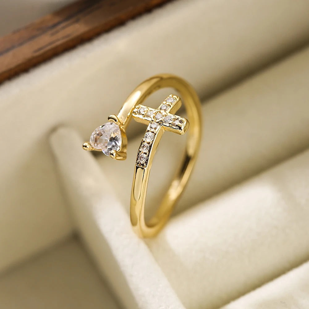 Anillo ajustable con cruz de corazón brillante de oro