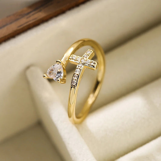 Anillo ajustable con cruz de corazón brillante de oro