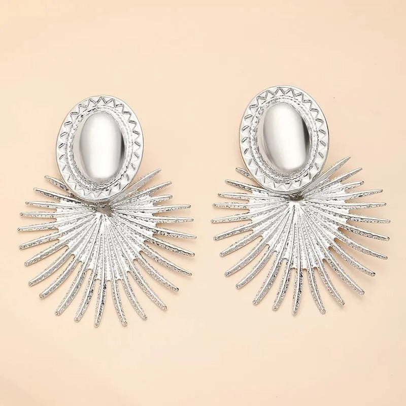 Pendientes de plata con diseño de rayos de sol radiantes y forma ovalada
